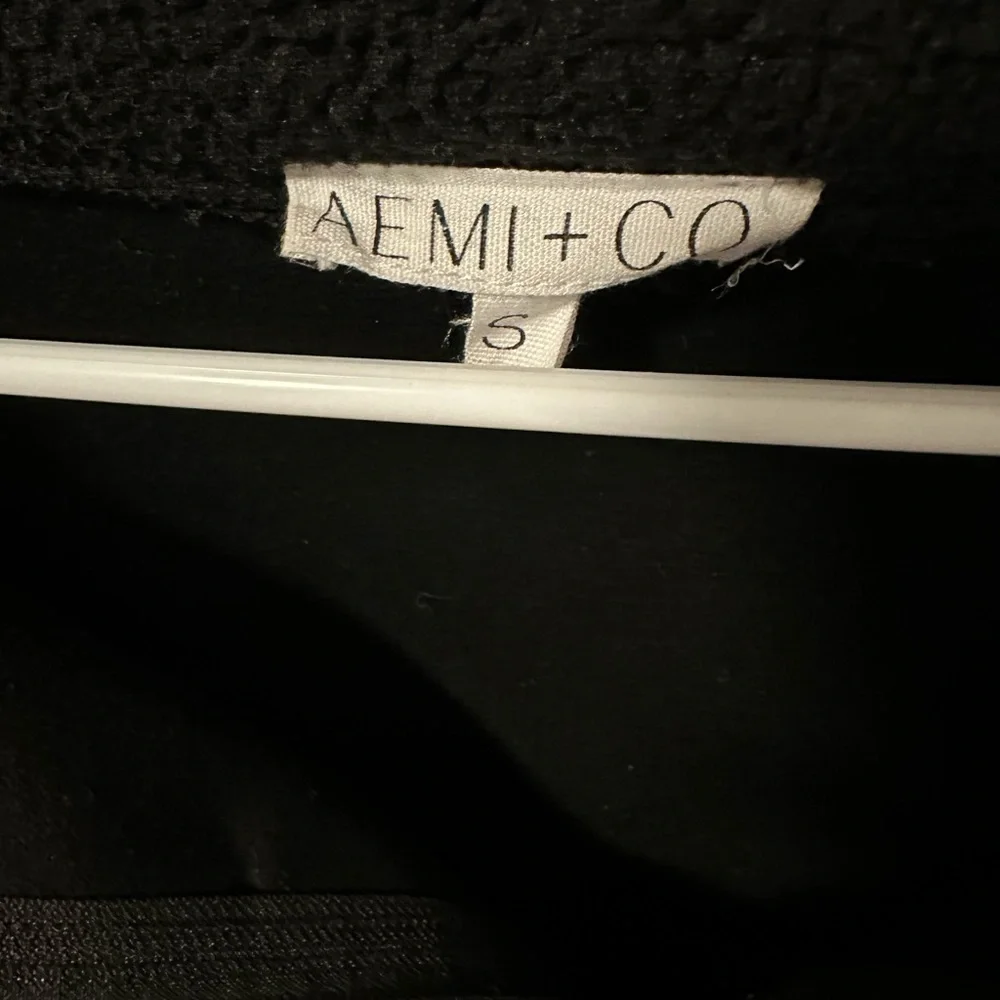 Aemi & Co Half‑zip Sweatshirt with Pockets. Size Small. Black - Picture 3 of 3